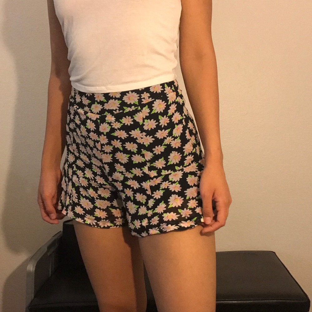 Floral ruffle shorts